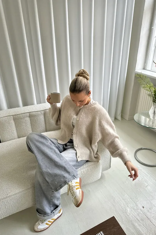 Heidi-Mode | Strick Frauenjacke Mit Knöpfen